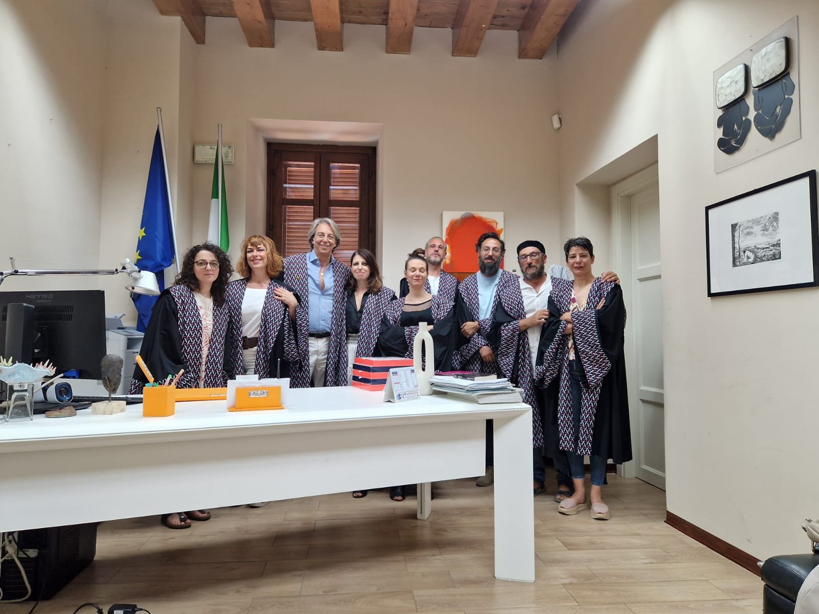 Foto di gruppo in Accademia con le nuove toghe