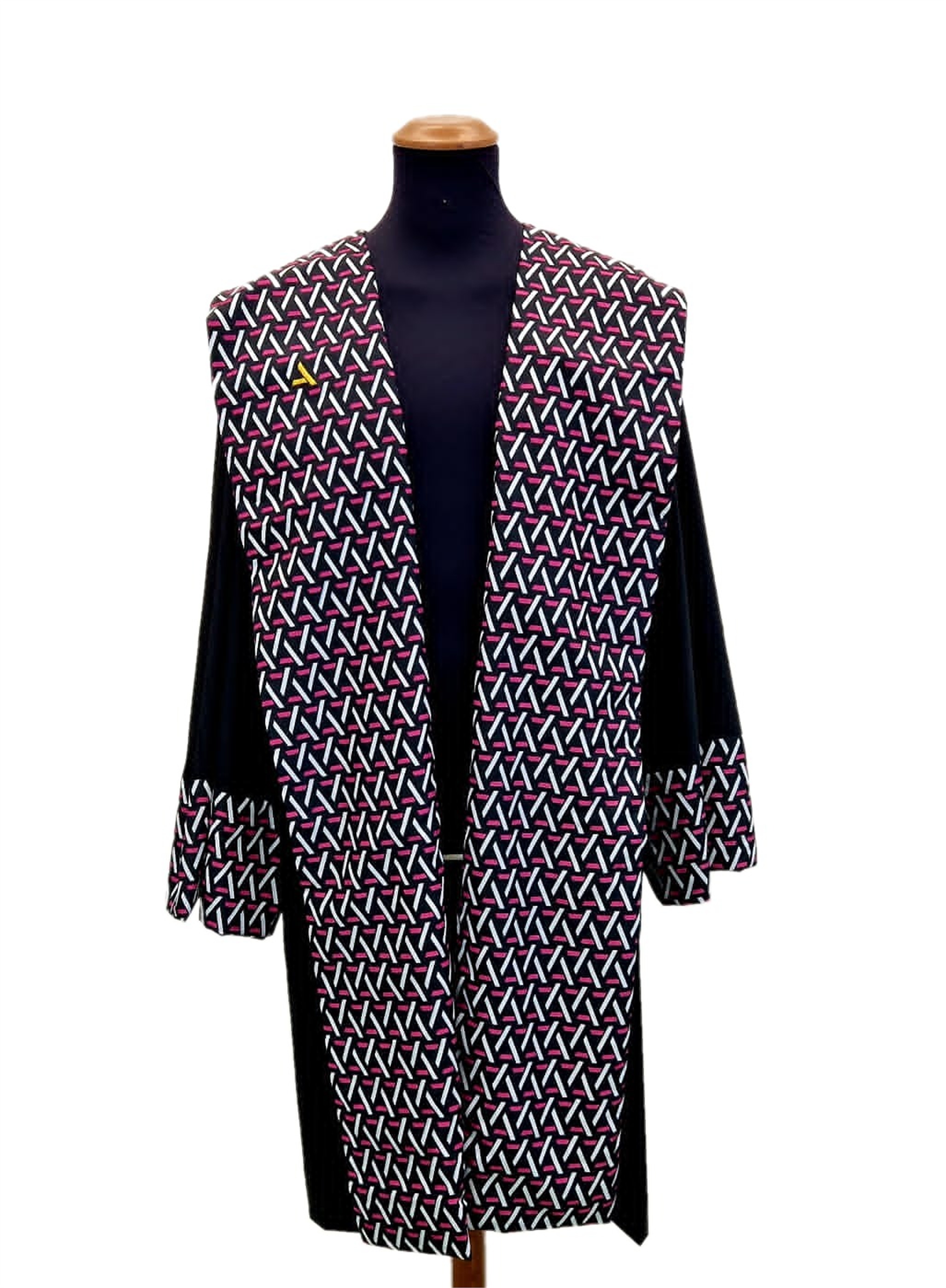Toga completa ABACZ su manichino, con stola nel pattern dell'Accademia