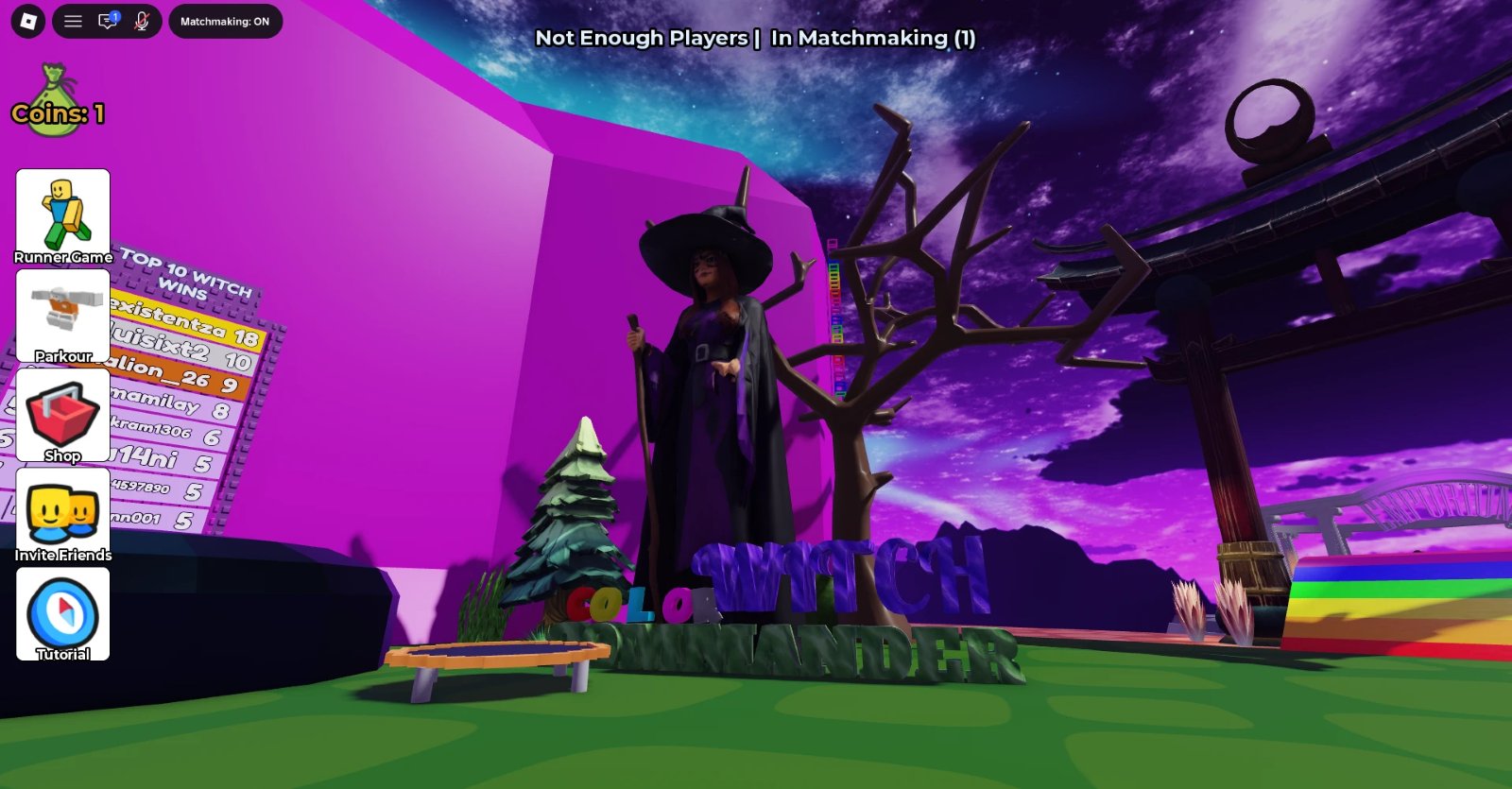 La statua della strega e la scritta Color Witch Commander nella lobby