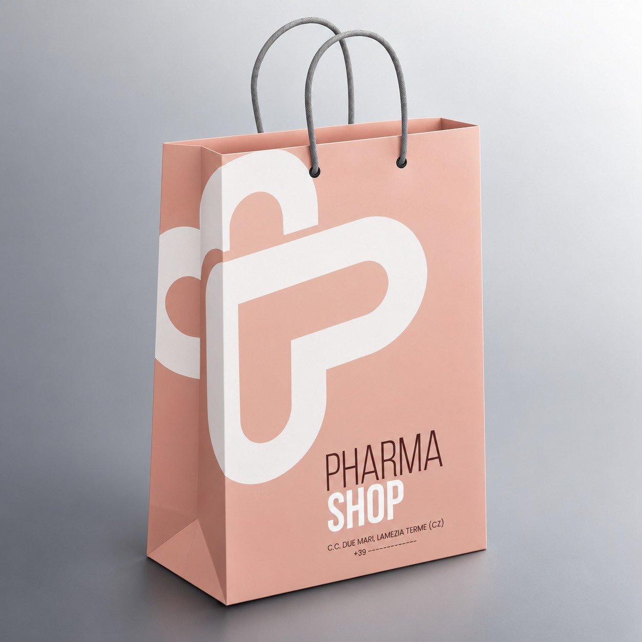 La shopper rosa con il simbolo del marchio